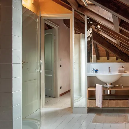Sleeps 6 Pool Wifi Lezzeno
